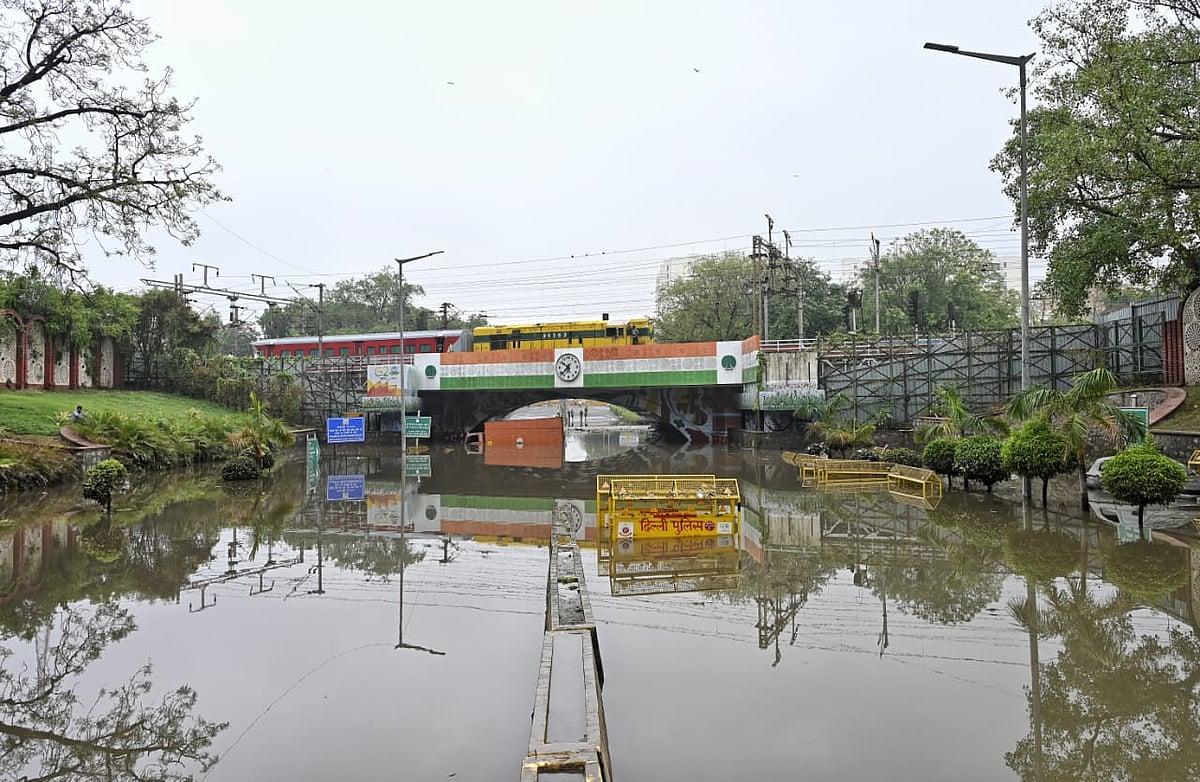 Minto Bridge had significant waterlogging (photo: Vipin/National Herald)