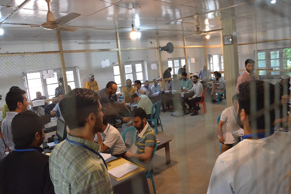 Counting underway in Anantnag, Jammu & Kashmir