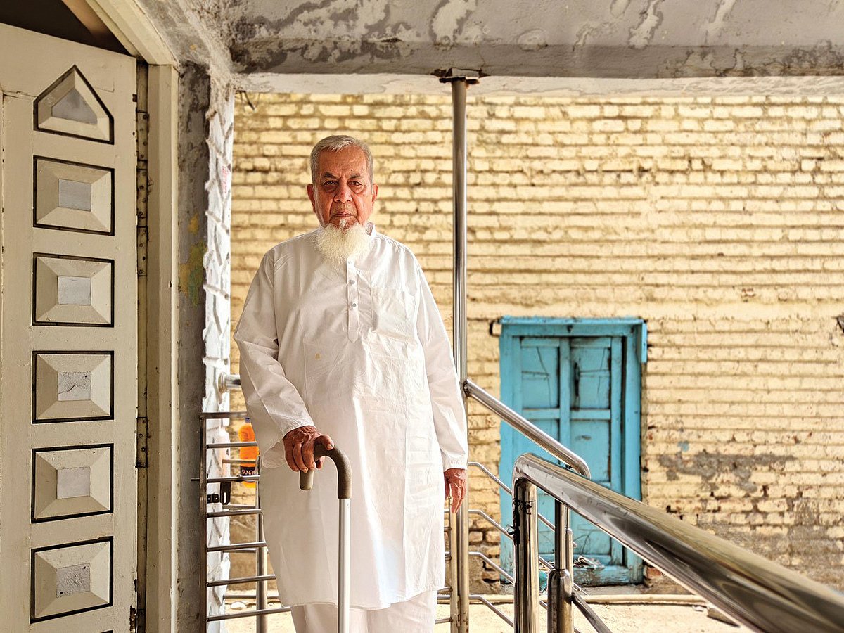 Syed Fakhruz Zaman, 85, voted to re-elect Nehru in 1962 (photo: Parth M.N./PARI)