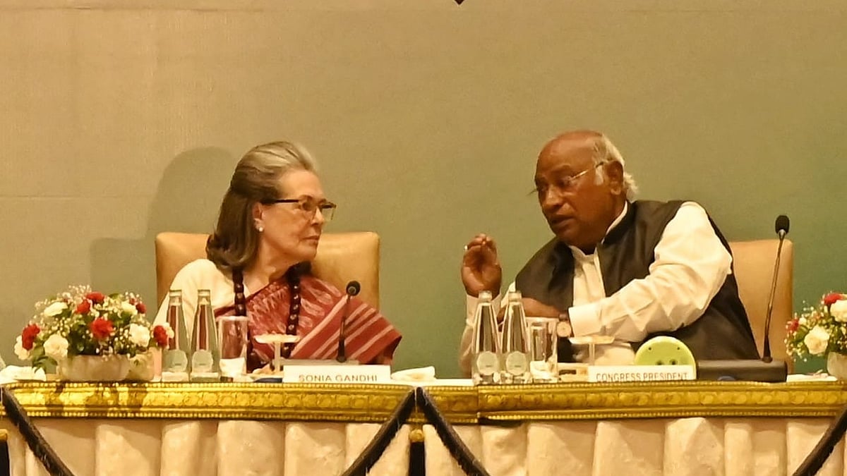 Mallikarjun Kharge and Sonia Gandhi during the meeting