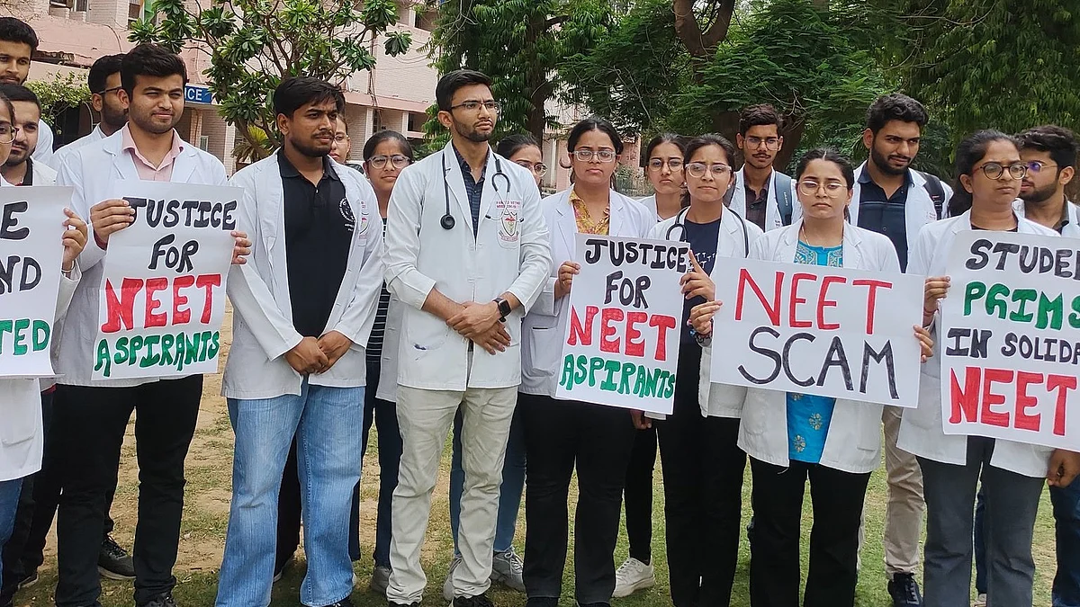 Medical students protest in solidarity with NEET aspirants (photo: @indian__doctor/X)