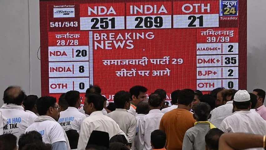 Congress workers at the party headquarters in Delhi on 4 June (photo: Vipin/NH)
