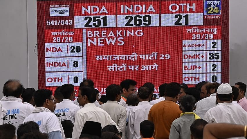 Congress workers at the party headquarters in Delhi on 4 June (photo: Vipin/NH)