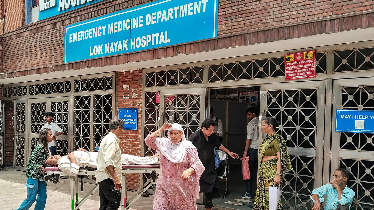 A patient being shifted to LNJP hospital in New Delhi on 19 June (photo: PTI)
