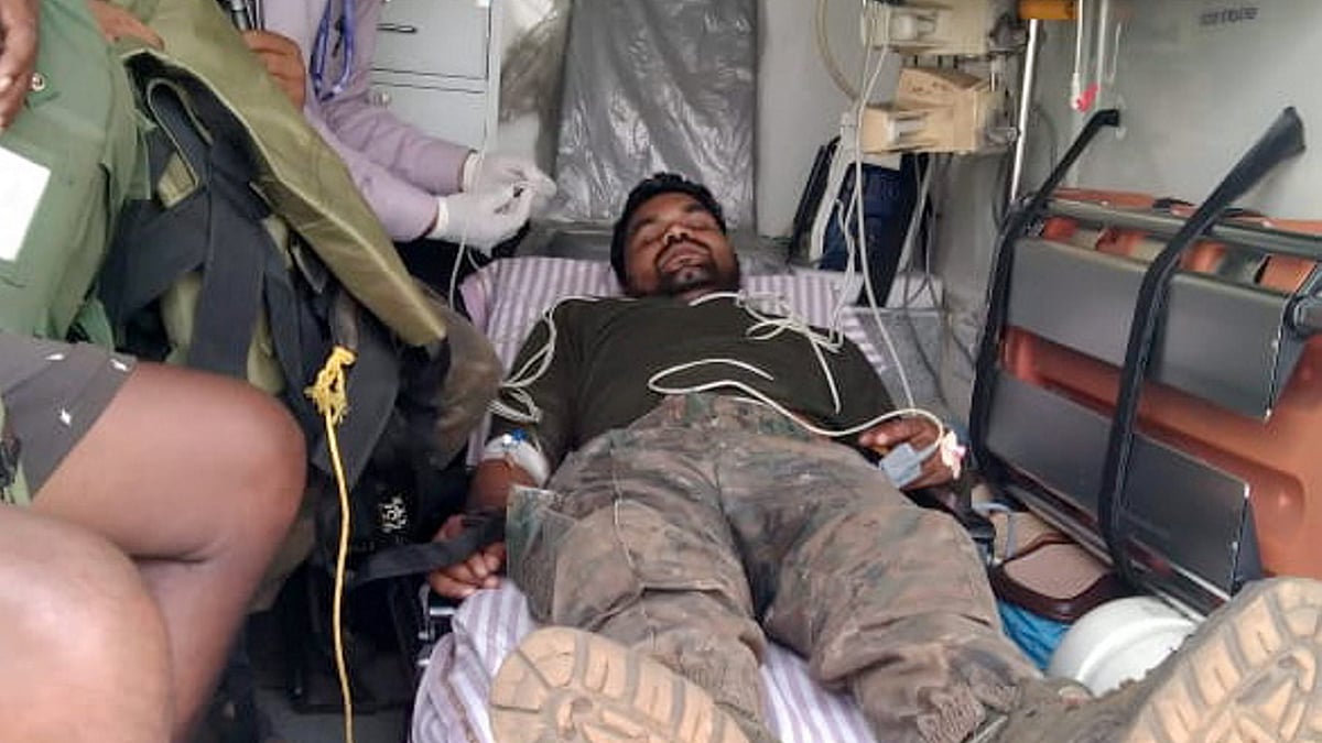 A security personnel being treated in Narayanpur on 15 June (photo: PTI)