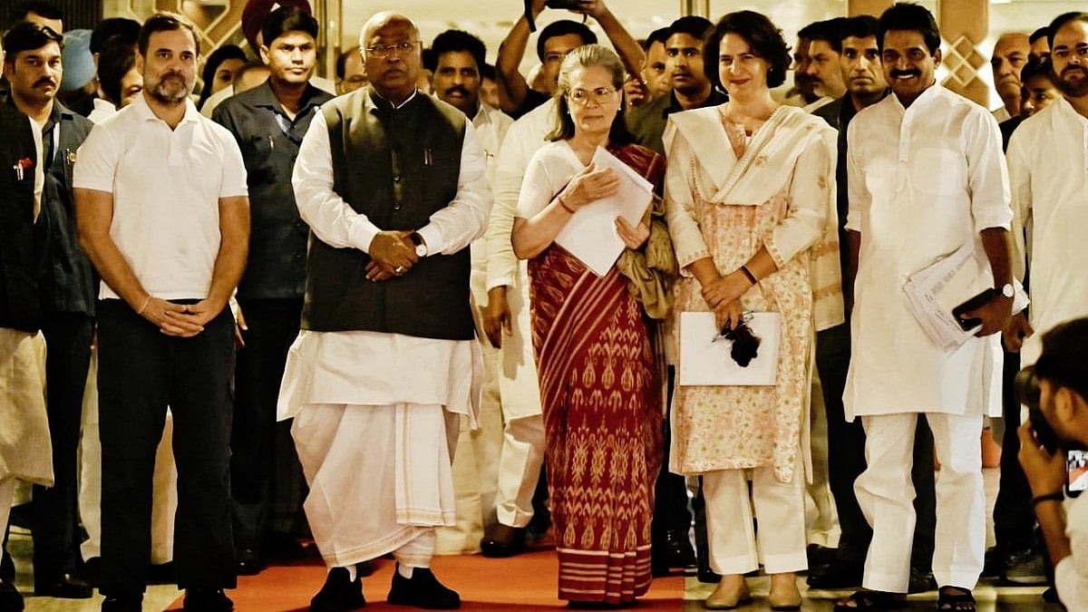 Senior party leaders at the CWC meet (photo: Vipin/NH)