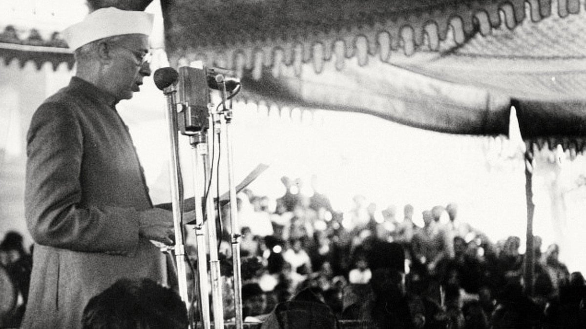 Jawaharlal Nehru addresses the AMU convocation at Aligarh, 1948