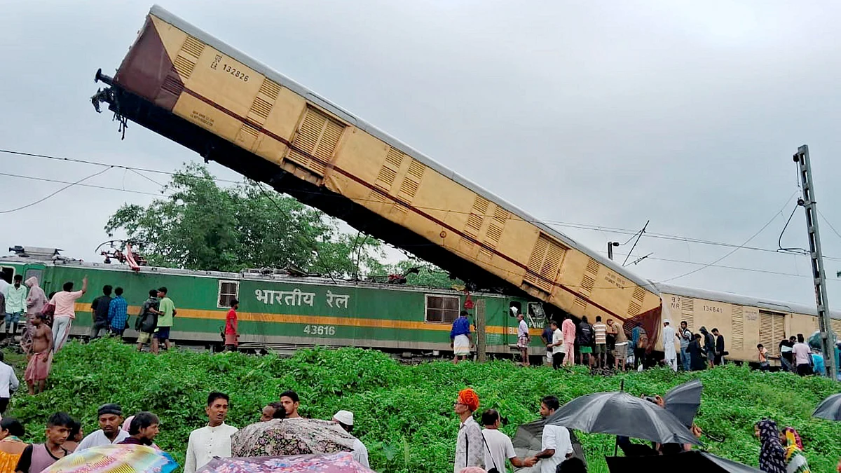 Goods train collides with Kanchanjungha Express near New Jalpaiguri on 17 June (photo: PTI)