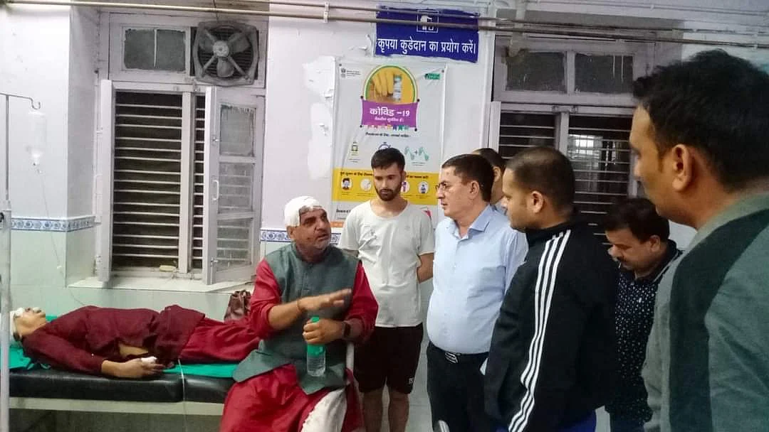 Bus accident survivors under treatment in Uttarkashi (photo: @uttarkhandcops/X)