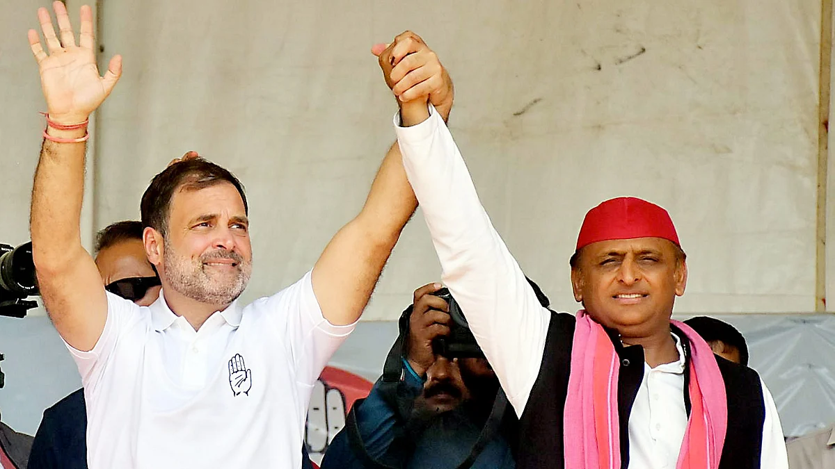 Rahul Gandhi and Akhilesh Yadav in New Delhi on 5 June (photo: PTI)