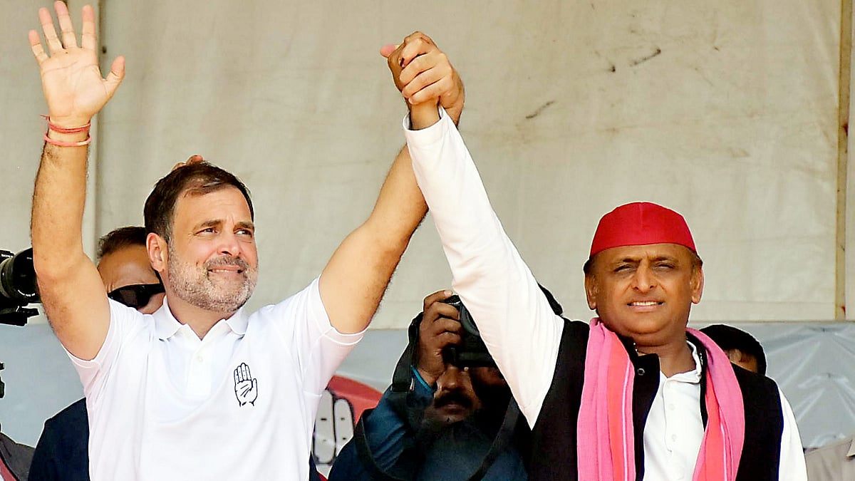 Rahul Gandhi and Akhilesh Yadav in New Delhi on 5 June (photo: PTI)
