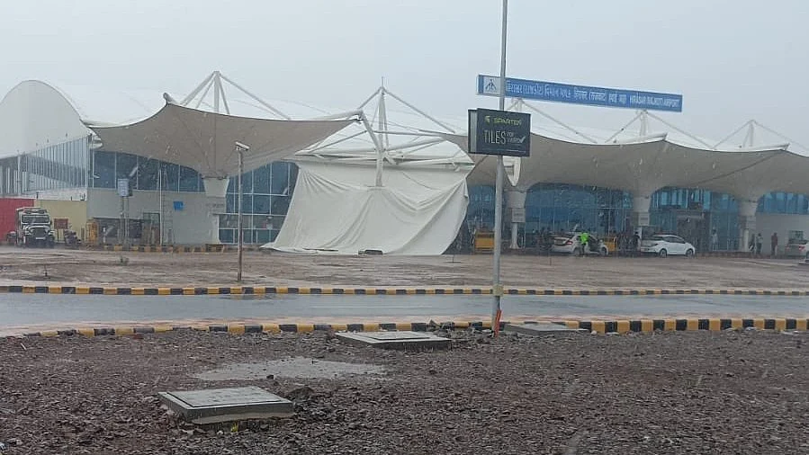 Canopy collapses at Rajkot airport's terminal on 29 June (photo: @SovikDas10/X)