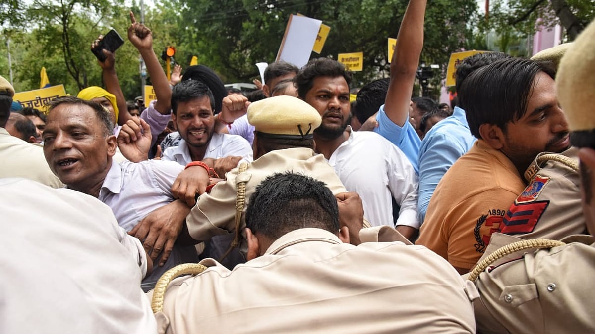 AAP supporters clash with police