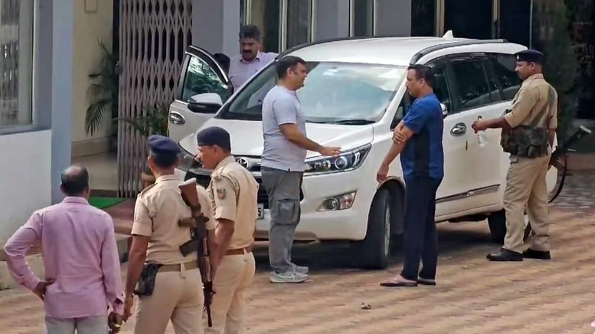 CBI at Oasis School for investigation into the NEET-UG paper leak case on 28 June (photo: PTI)