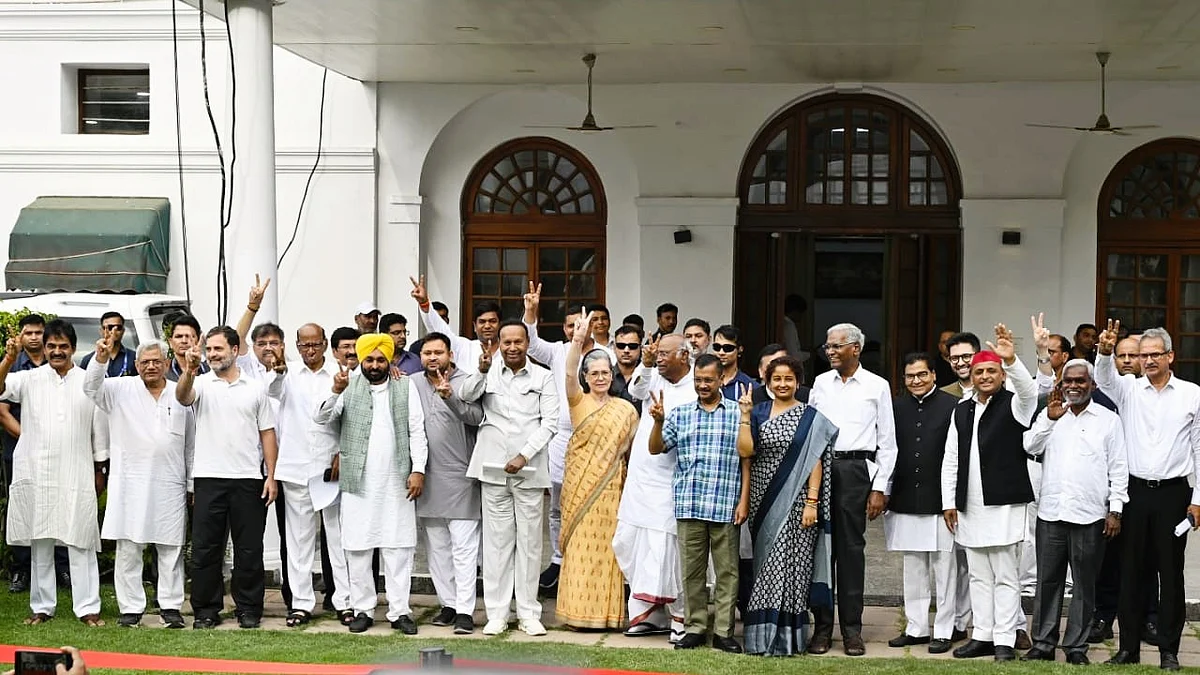 INDIA bloc leaders at the end of the meeting (photo: Vipin/NH)