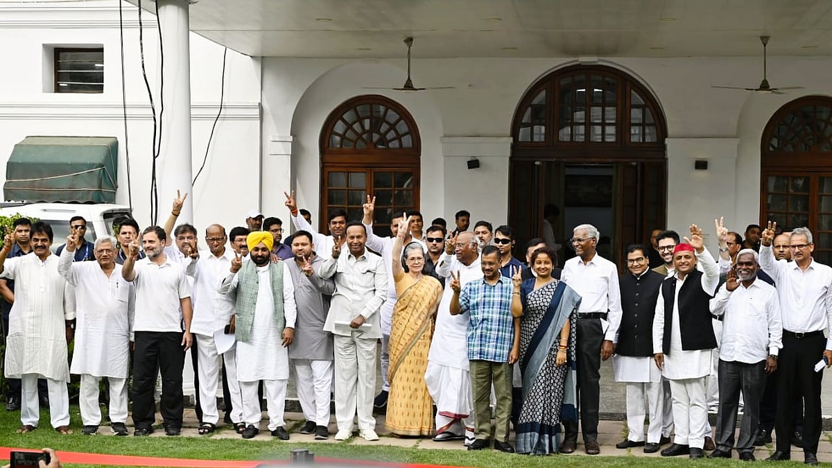 INDIA bloc leaders at the end of the meeting (photo: Vipin/NH)