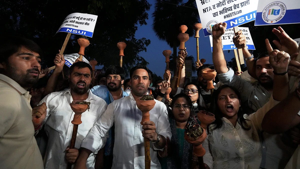 NSUI president Varun Choudhary and others protest in New Delhi on 15 June (photo: PTI)