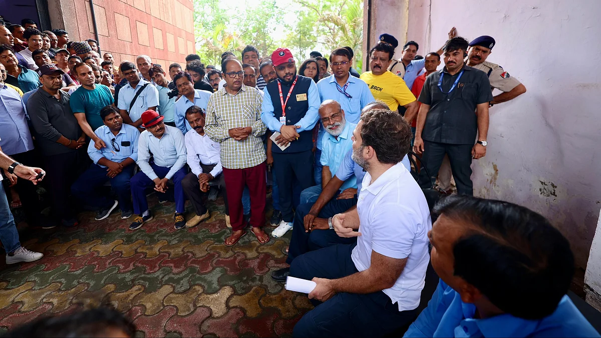 Rahul Gandhi meets loco pilots in New Delhi on 5 July (photo: PTI)