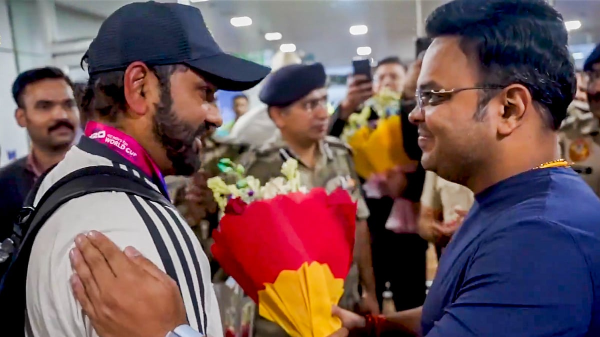 BCCI Secretary Jay Shah & Rohit Sharma upon the team's arrival in Delhi (photo: PTI)