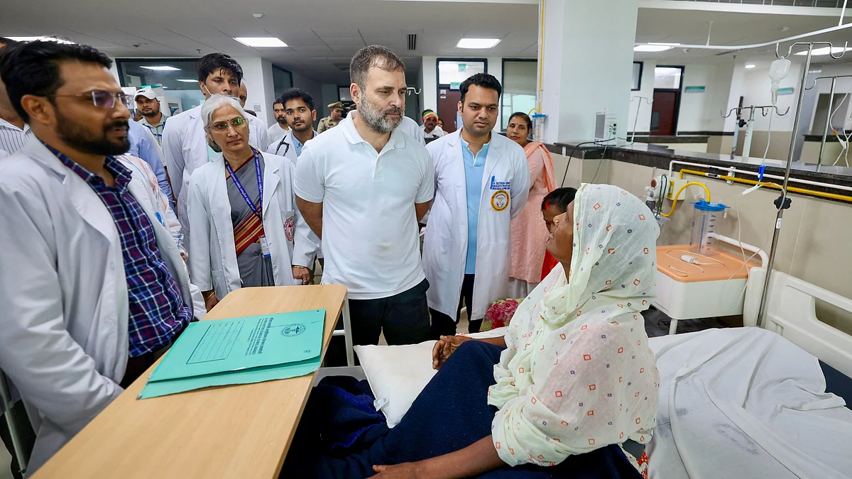 Rahul Gandhi interacts with a patient during his visit at AIIMS in Rae Bareli (photo: PTI)