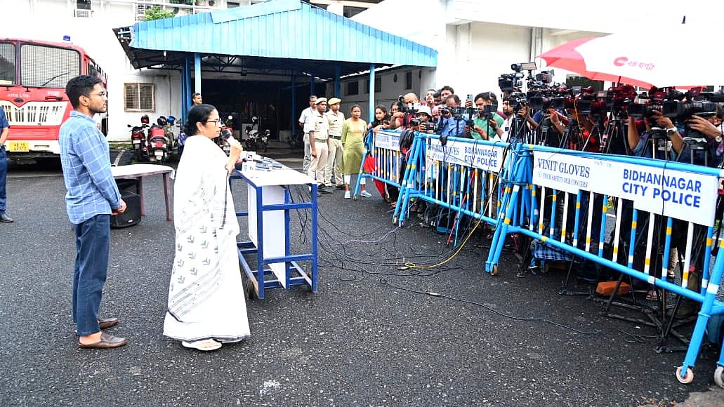 Mamata Banerjee addresses media at Kolkata airport on her return from Delhi (photo: @AITCofficial/X)