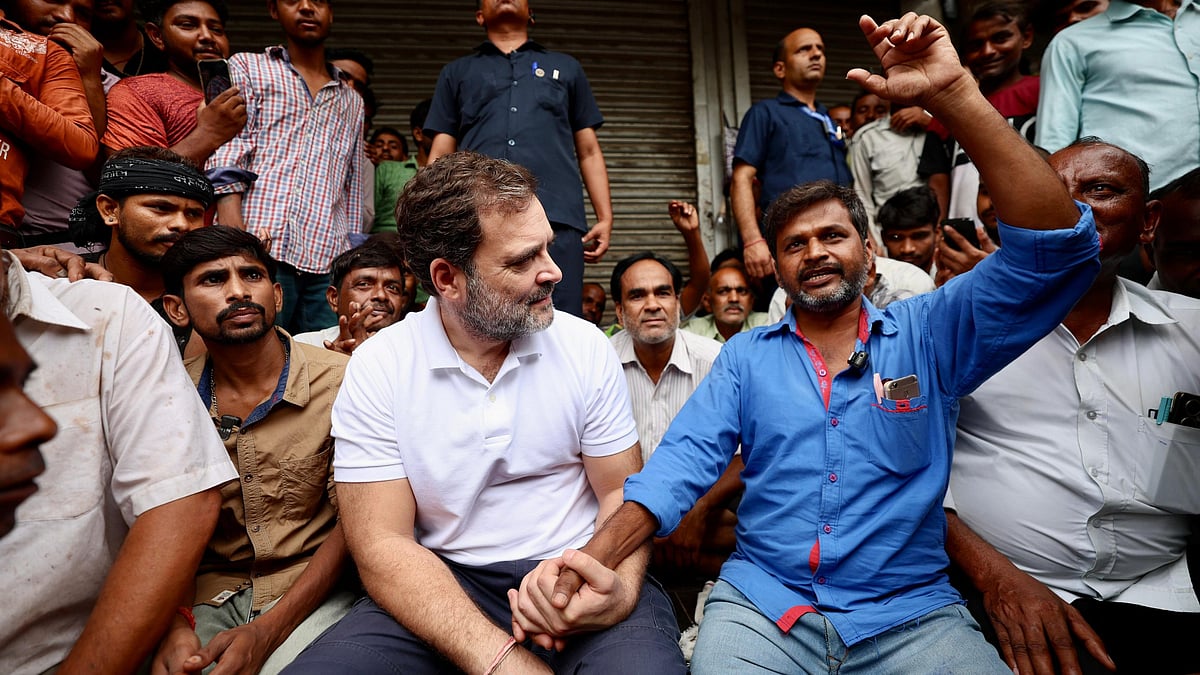 Rahul Gandhi meets laborers at GTB Nagar in Delhi on 4 July (photo: PTI)