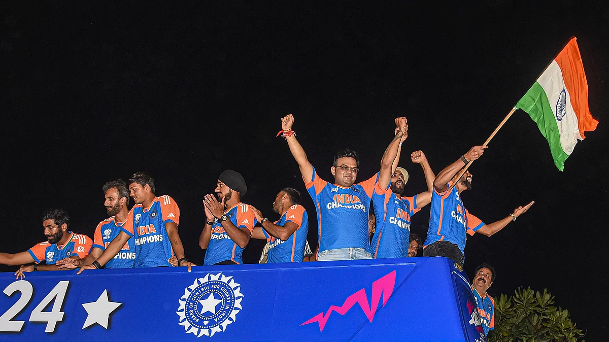 T20 World Cup-winning cricket team arrived for an open bus victory parade in Mumbai (photo: PTI)