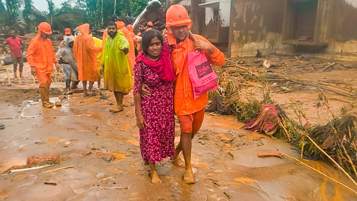 NDRF personnel in the rescue operation in Wayanad, 30 July (photo: PTI)