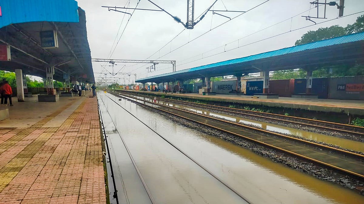 Heavy rainfall causes waterlogging, traffic jams, and train disruptions in Mumbai