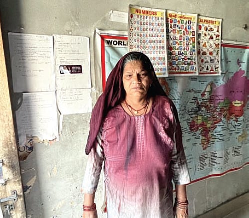 Saraswati Devi in her daughter Neelam
Azad’s room plastered
with GK posters and prep notes for
competitive exams.