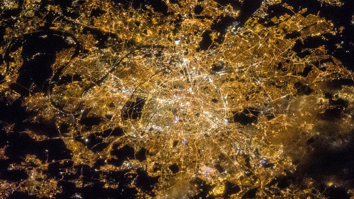 Nasa shared stunning images of Paris from space (photo: @Space_Station/X)