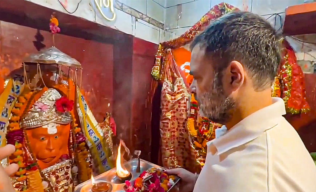 Gandhi praying at a Hanuman temple (photo: PTI)