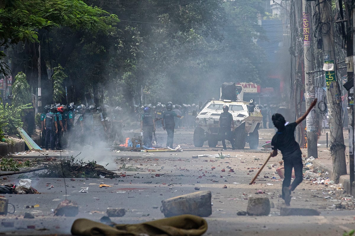 Students clash with police during a protest over the quota system in public service, in Dhaka, Bangladesh, Friday,  19 July (photo: PTI)