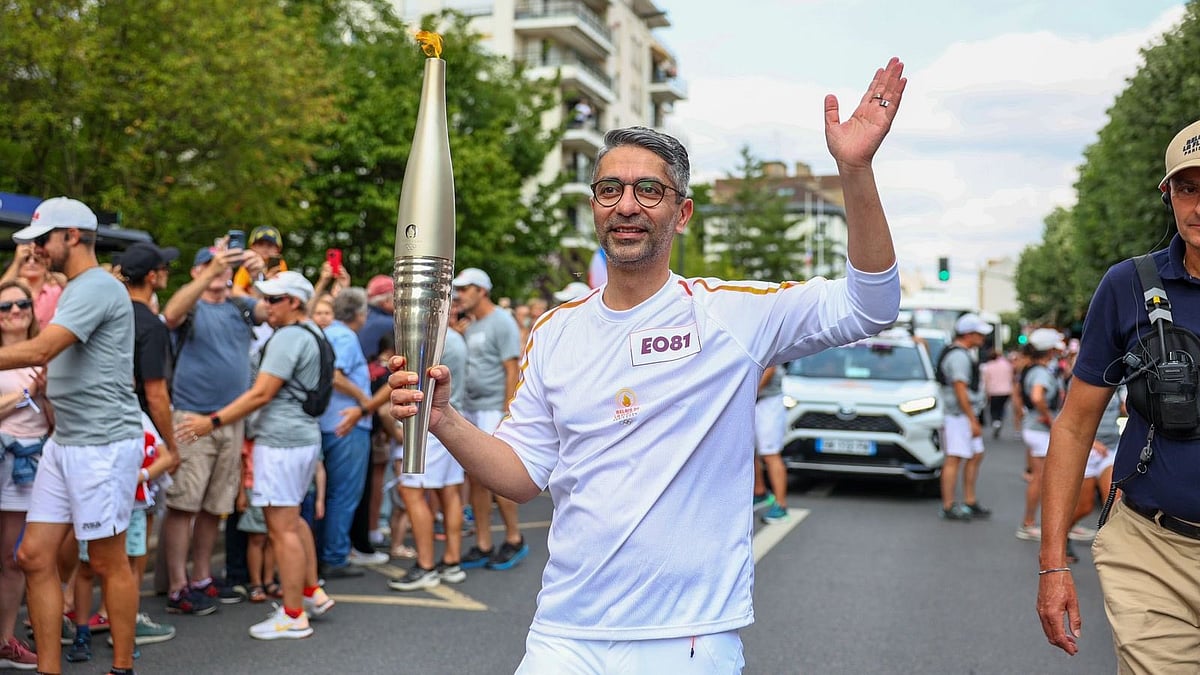 Abhinav Bindra with the Olympic flame (photo: @Abhinav_Bindra/X)