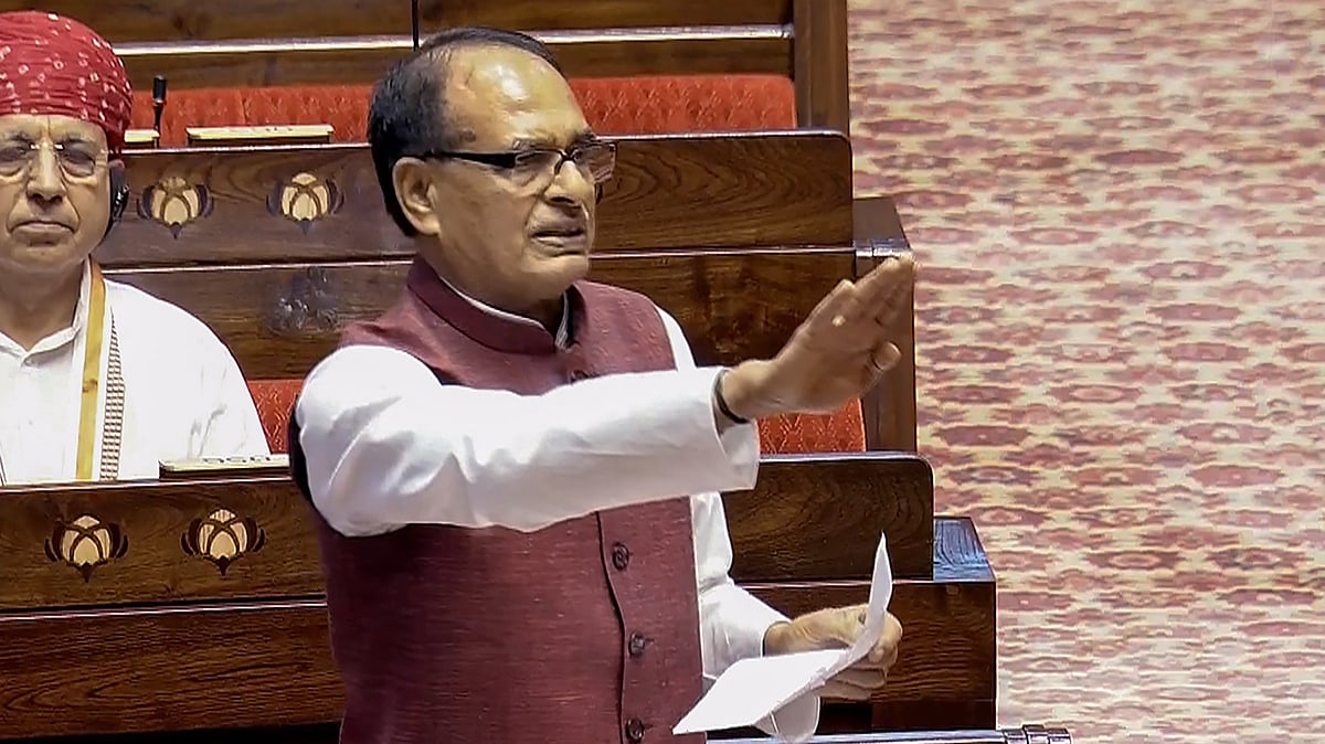 Don't subject Shivraj Singh Chouhan to bailable warrant in defamation case: SC