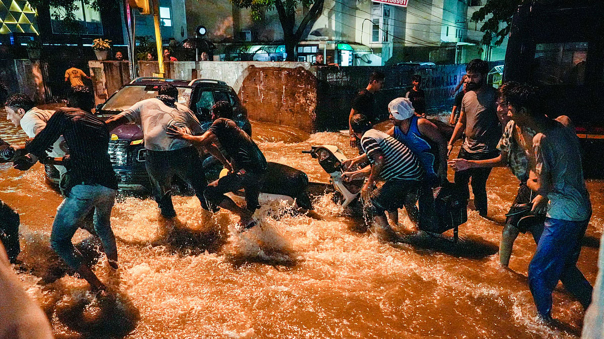 Heavy rain brings Delhi to its knees, 2 drown in Ghazipur; schools closed 