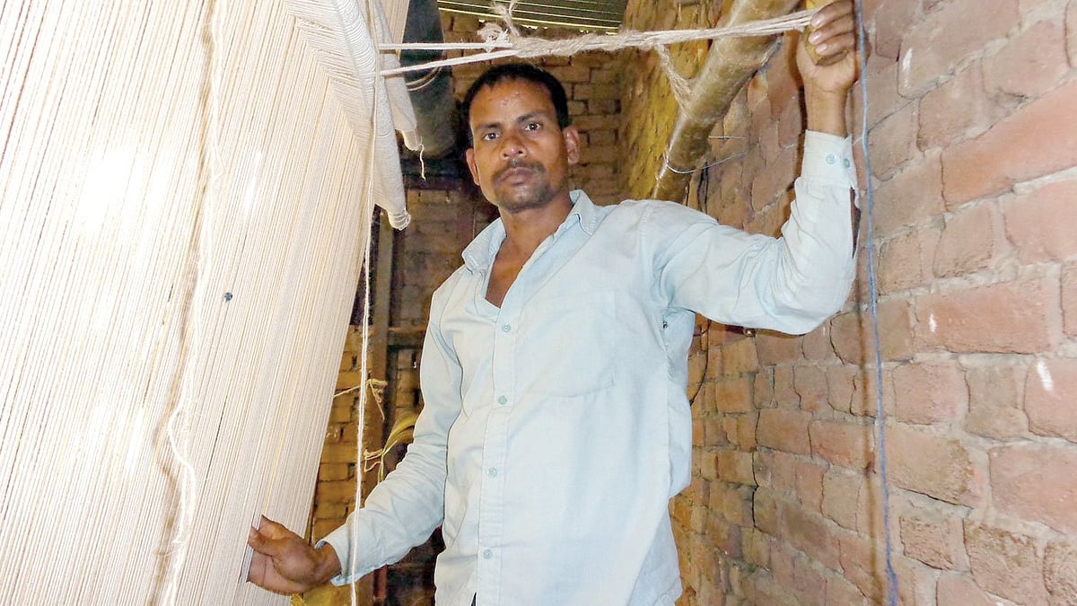 Toofani Bind at his loom