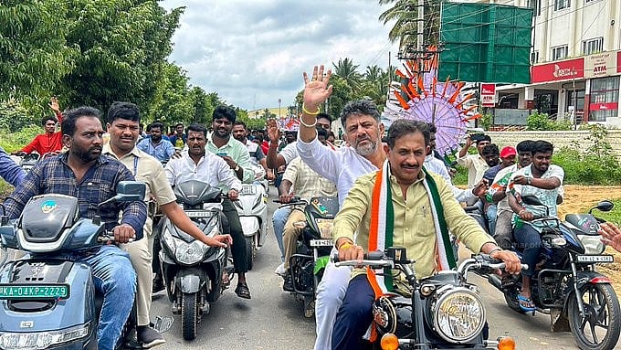 D.K. Shivakumar with supporters in Bidadi (photo: @DKShivakumar/X)