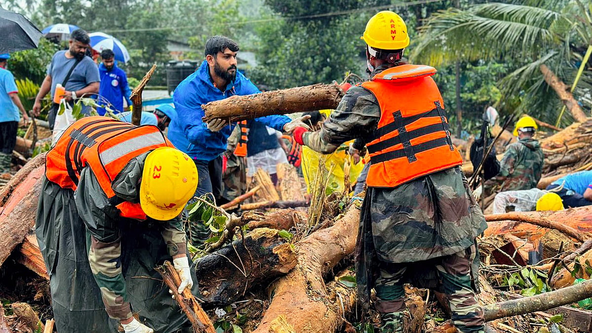 Rescue personnel remove debris from the landslides in Wayanad district (photo: PTI)