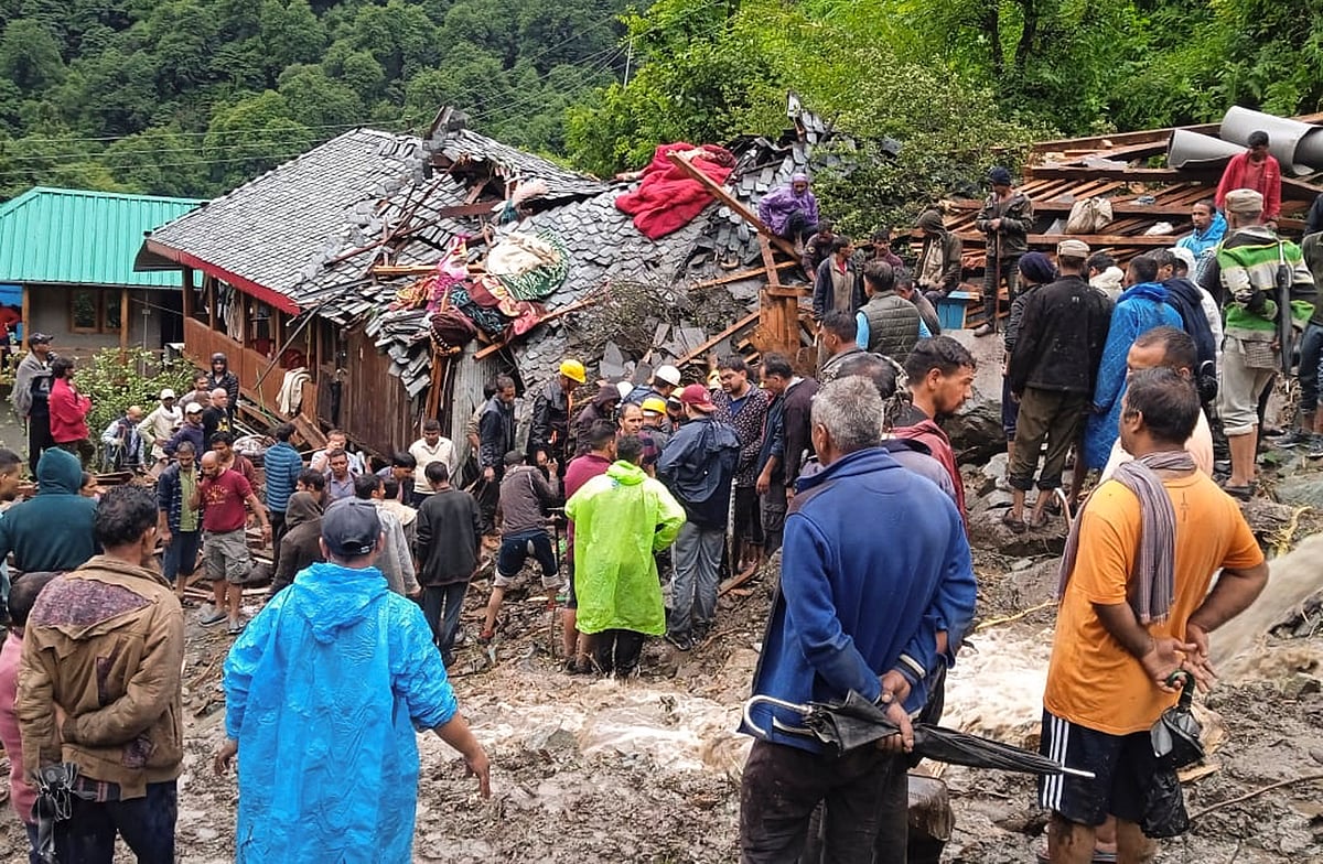 Army, NDRF, police, home guards, are involved in the rescue operations (photo: PTI)