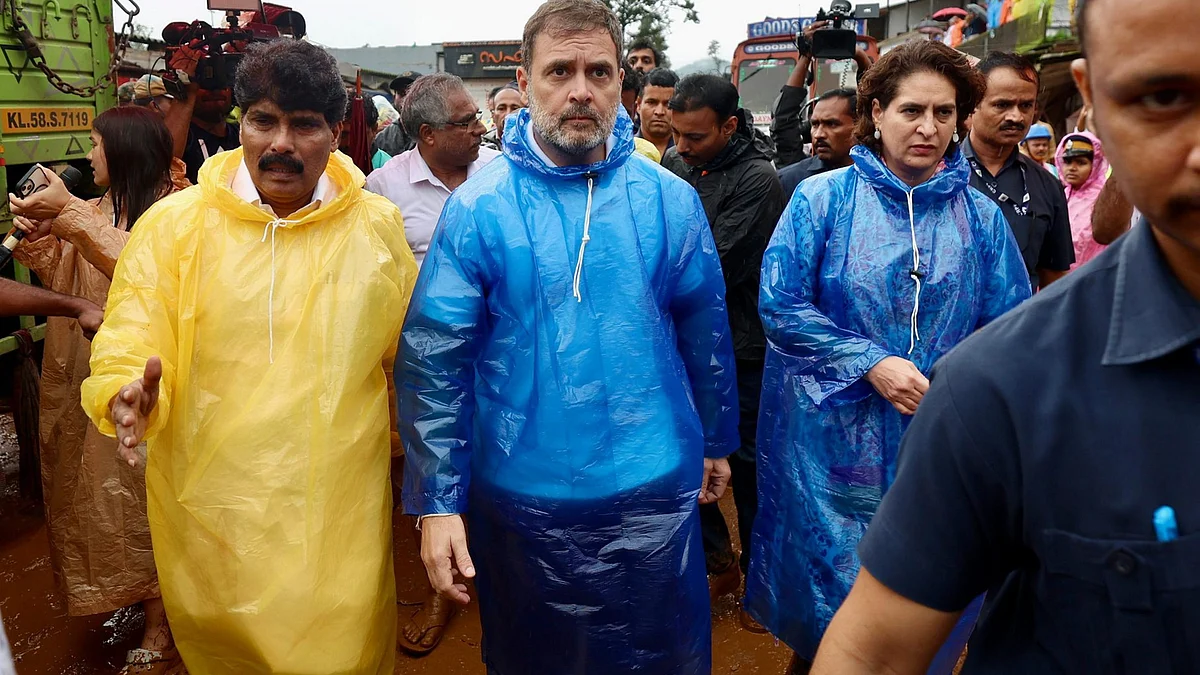 Rahul Gandhi and Priyanka Gandhi Vadra in Wayanad on 1 August (photo: PTI)