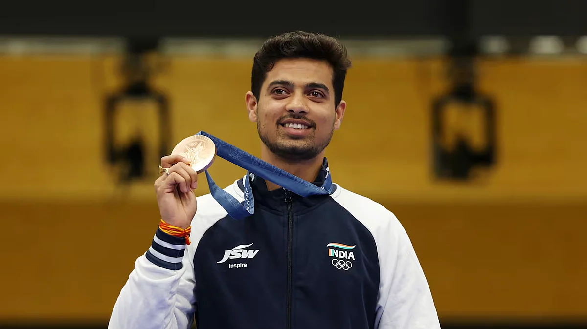 Swapnil Kusale with the bronze medal on 1 August (photo: Getty Images) 