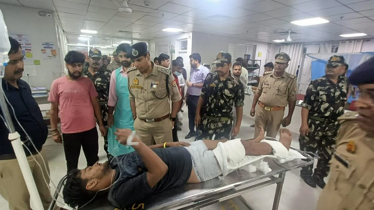 An injured person being treated at hospital in Etawah on 4 August (photo: PTI)