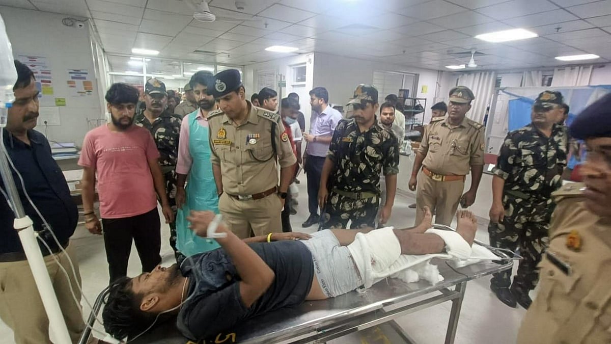 An injured person being treated at hospital in Etawah on 4 August (photo: PTI)