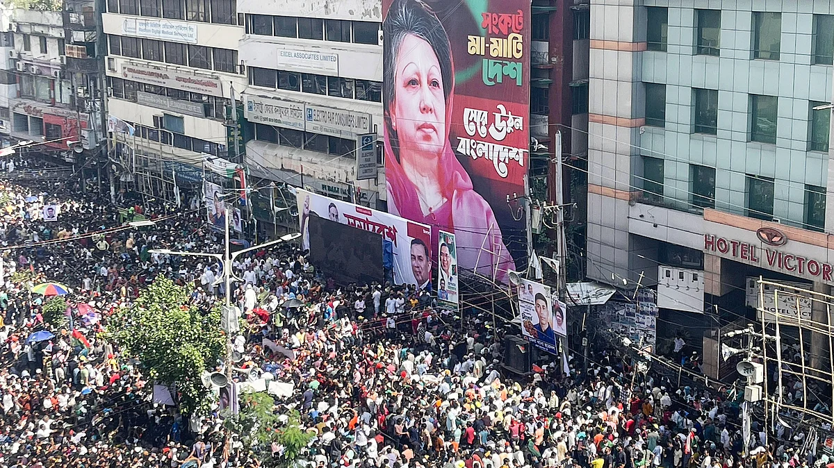 BNP supporters at a party rally in Dhaka's Naya Paltan area (photo: PTI)