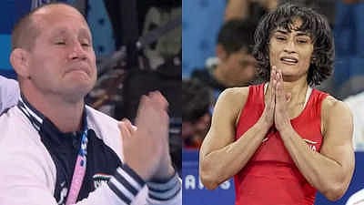 Vinesh Phogat (right) after making the final and an emotional Woller Akos (photo: social media)