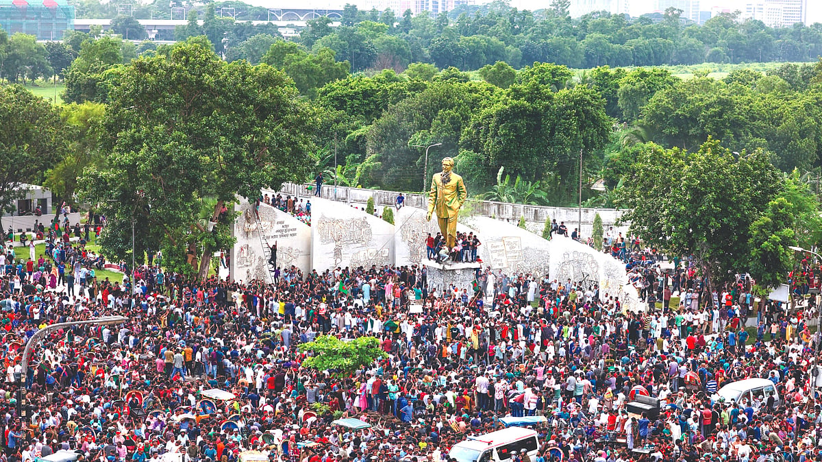 Crowds celebrate the ouster of Sheikh Hasina, Dhaka, 5 August