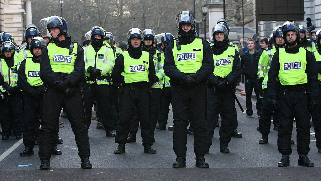 UK riots: Arrests surpass 1,000 as authorities crack down on violence
