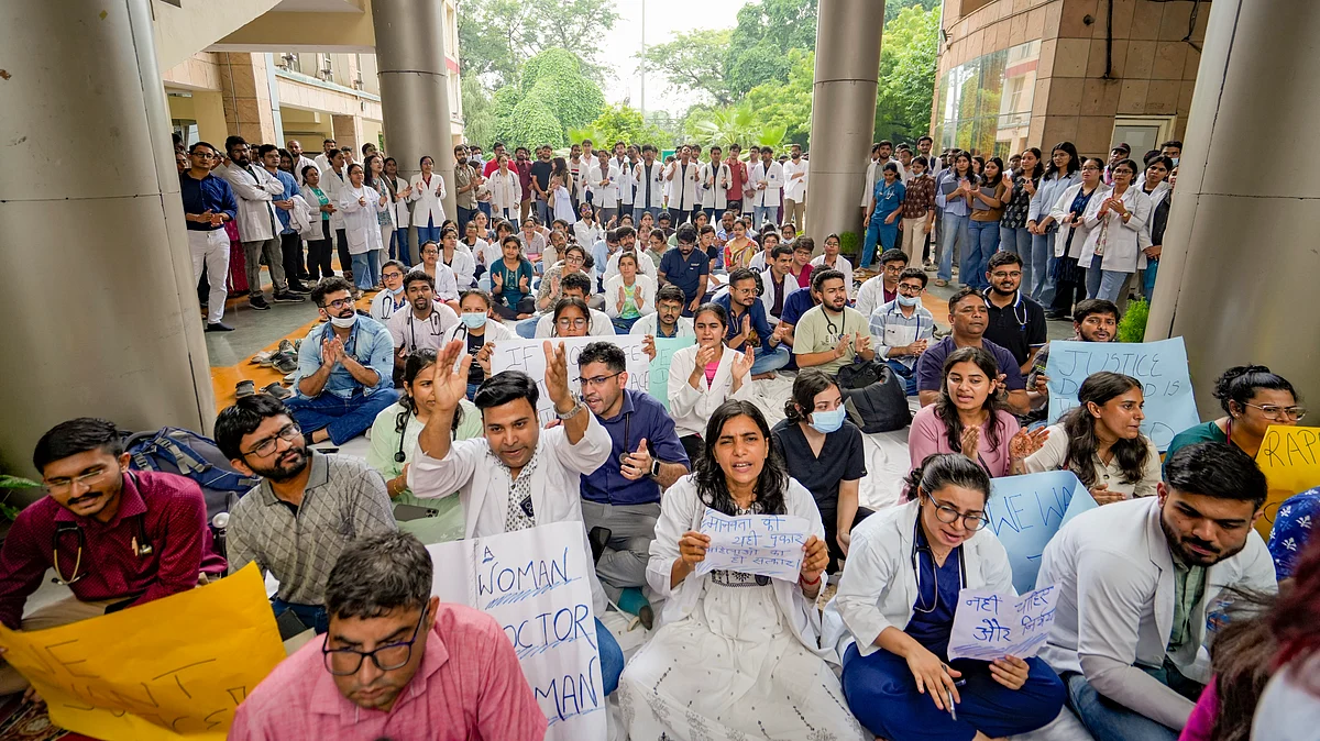 Delhi: Medics stage a protest against the sexual assault and murder of a trainee doctor in Kolkata