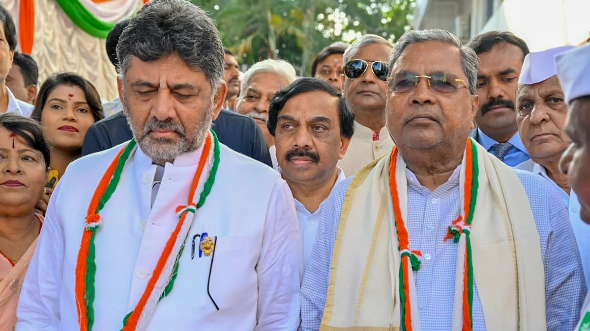 Karnataka chief minister Siddaramaiah with deputy D.K. Shivakumar on 15 August (photo: IANS) 